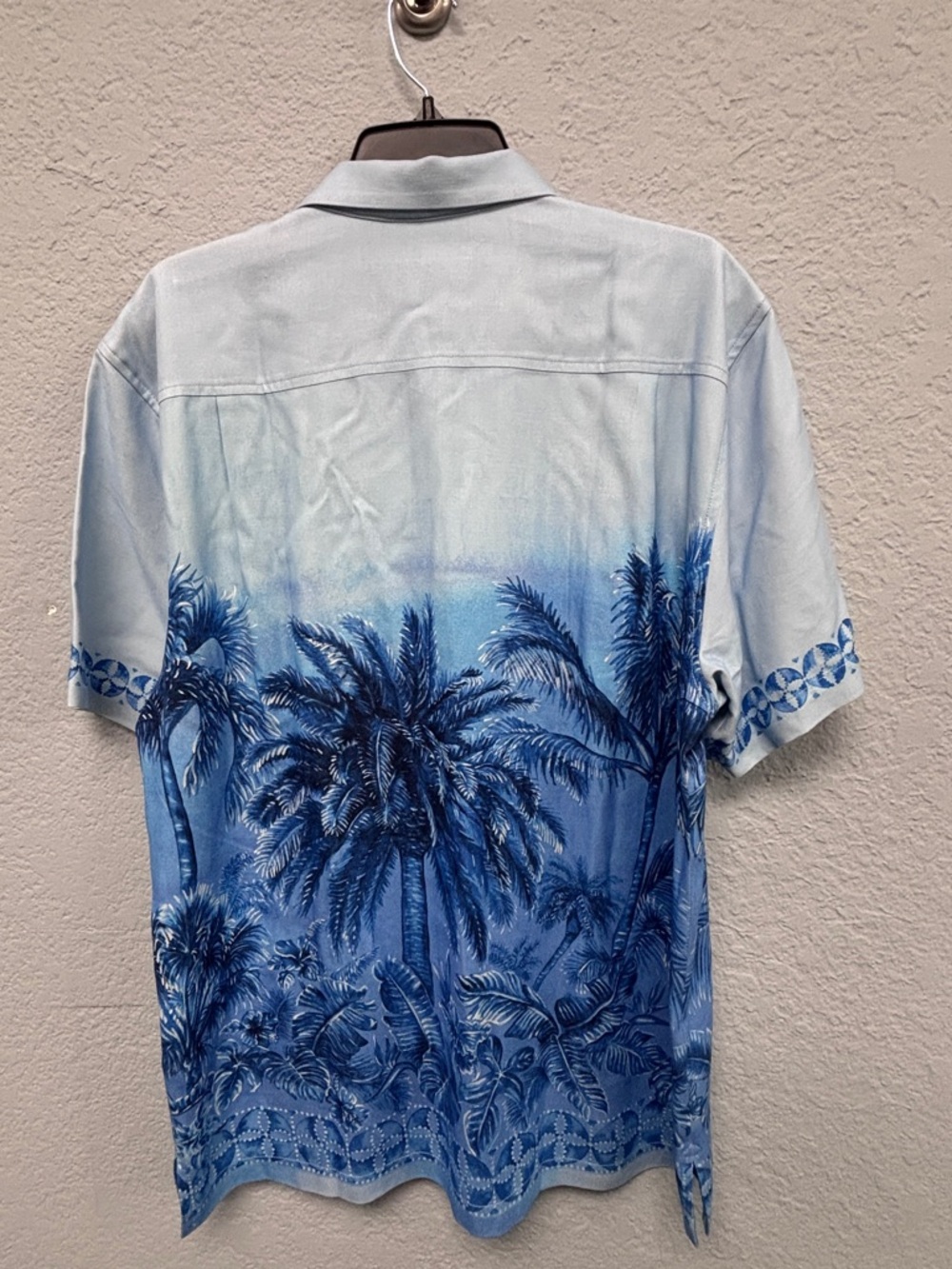 NWT Tommy Bahama Blue Gradient Palm-Print Button-Down Short Sleeve Shirt - Picture 11 of 12
